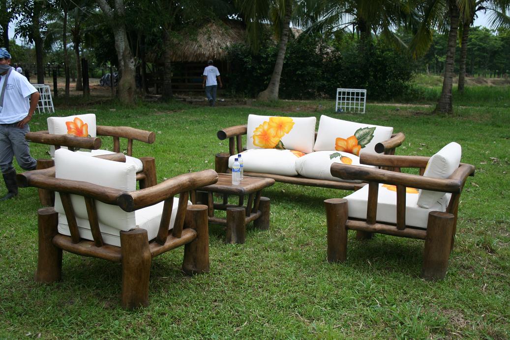 Jair Eduardo Ruiz Sanchez, www.procurandounperdon.com, Bloque Vencedores de Arauca, Reparacion a Victimas de las Autodefensas en Colombia, Tribunal Justicia y Paz de Bogota, Tame - Arauca, Miguel Angel Mejia Munera, Prevencion reclutamiento de Niñas, niños, jovenes y adolescentes en Colombia, muebles rusticos, manillas en chaquira checa, diseños en chaquira checa, Verdad Abierta, EPMSCESP